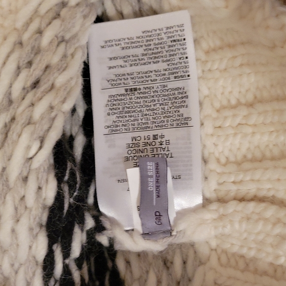 Gap Winter Hat with Pom - Picture 2 of 3